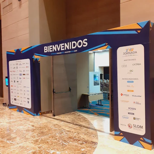 Fabricación de stand personalizado para feria empresarial en Cartagena
