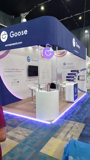 Fabricación de stand personalizado para feria empresarial en Cartagena