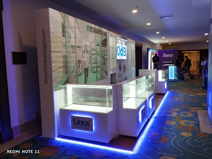 Fabricación de stand personalizado para feria empresarial en Cartagena